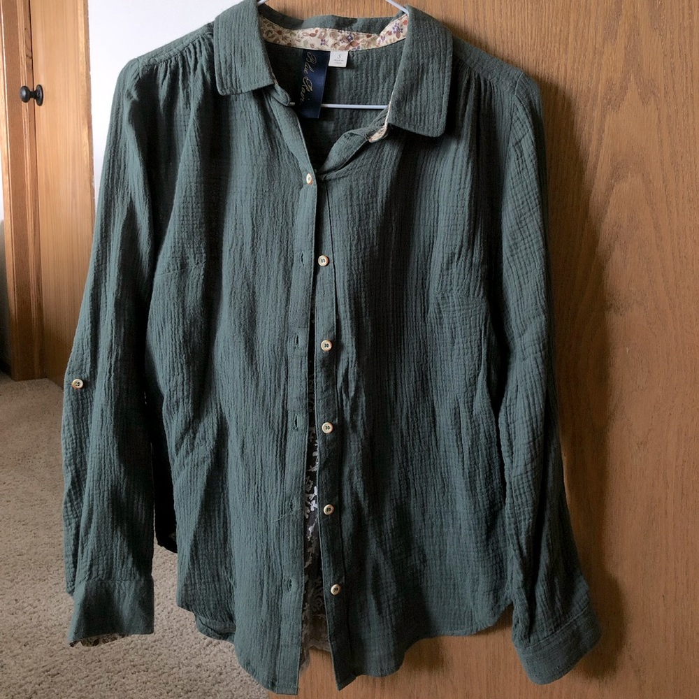 Boutique lace detailed button down